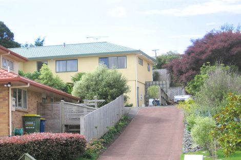 Photo of property in 6 Margaret Henry Crescent, Oteha, Auckland, 0632