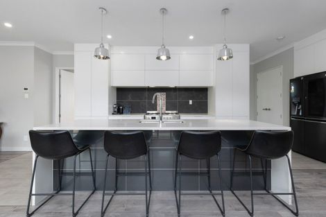 Photo of property in 16 Walter Ruddock Avenue, Kumeu, 0810