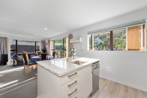 Photo of property in 5 Amelia Crescent, Waikawa, Picton, 7220