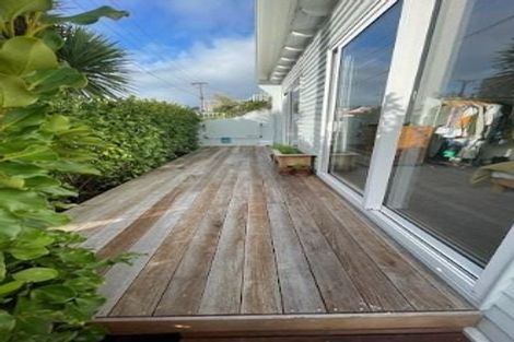 Photo of property in 25 Luxford Street, Berhampore, Wellington, 6023