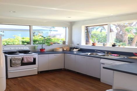 Photo of property in 113 Kahu Road, Paremata, Porirua, 5024