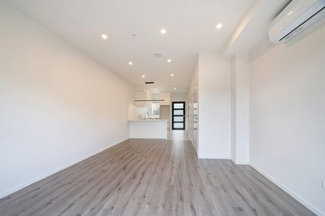 Photo of property in 2/105 Hobsonville Road, West Harbour, Auckland, 0618