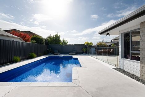 Photo of property in 2 Dallinger Street, St Andrews, Hamilton, 3200