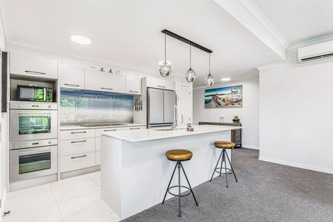 Photo of property in 74 Eaves Bush Parade, Orewa, 0931