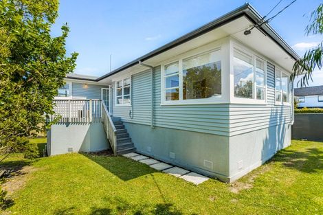 Photo of property in 32 Knights Road, Rothesay Bay, Auckland, 0630