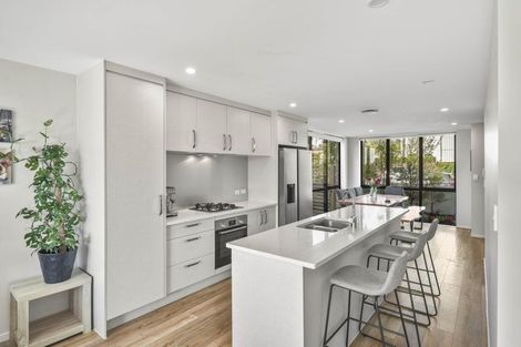 Photo of property in 10 Seafarer Crescent, Stanmore Bay, Whangaparaoa, 0932