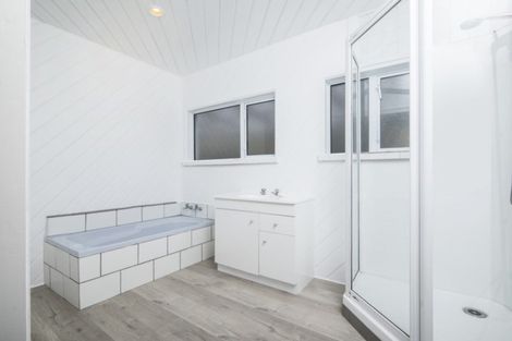 Photo of property in 81 Milton Terrace, Picton, 7220