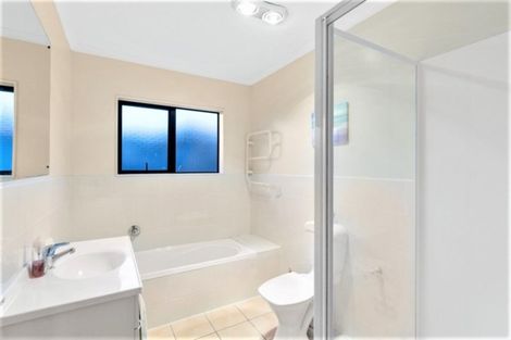 Photo of property in 22 Greenberry Drive, Ranui, Auckland, 0612