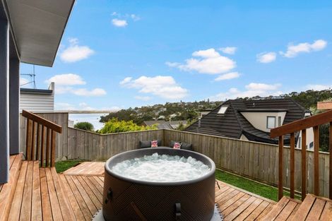 Photo of property in 2/87 Island Bay Road, Beach Haven, Auckland, 0626