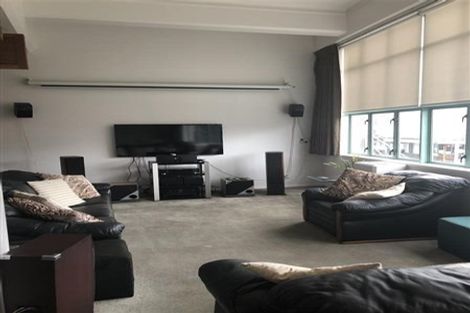 Photo of property in 2/318 Sunset Road, Unsworth Heights, Auckland, 0632