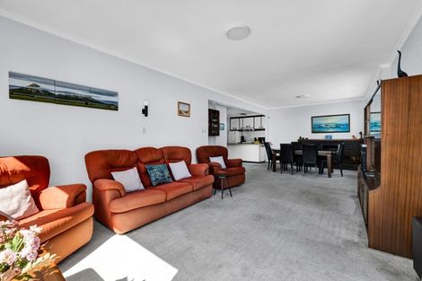 Photo of property in 10 Lawry Street, Moturoa, New Plymouth, 4310