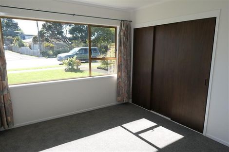 Photo of property in 121 Chivalry Road, Glenfield, Auckland, 0629