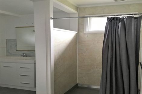 Photo of property in 23 Carlisle Road, Torbay, Auckland, 0630