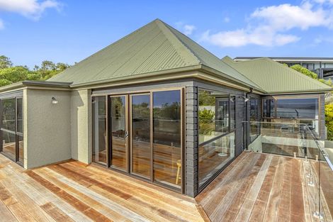 Photo of property in 20 Inverness Lane, Redcliffs, Christchurch, 8081