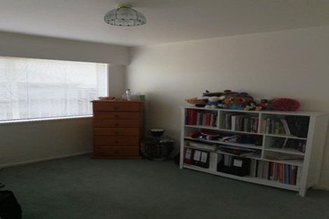 Photo of property in 2/5 Sylvan Crescent, Te Atatu South, Auckland, 0610