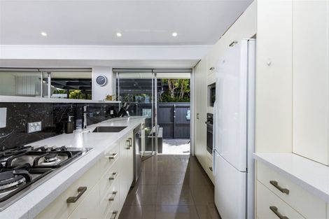 Photo of property in 2/64 Seaview Road, Castor Bay, Auckland, 0620