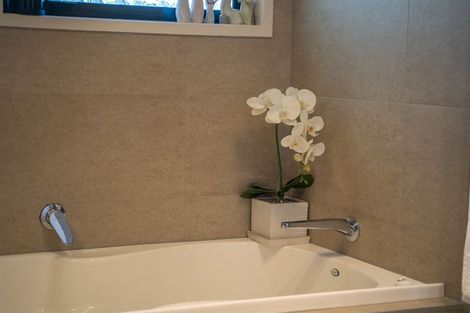 Photo of property in 25 Dallinger Street, St Andrews, Hamilton, 3200