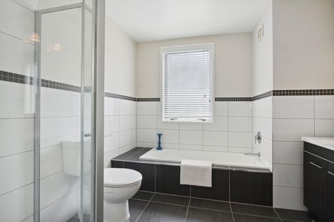 Photo of property in 4a Korotaha Terrace, Rothesay Bay, Auckland, 0630