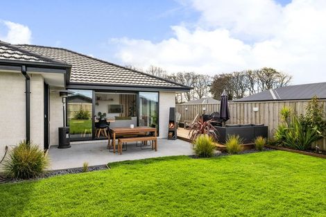 Photo of property in 16 Crossley Avenue, Woodend, 7610