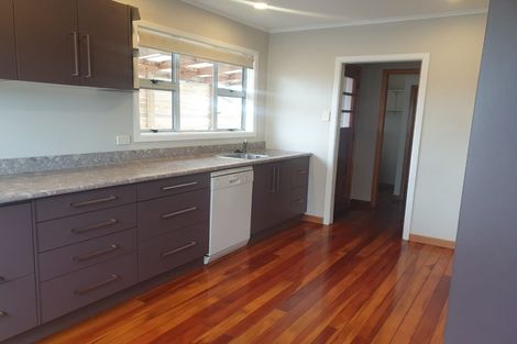 Photo of property in 8 Truby King Street, Merrilands, New Plymouth, 4312