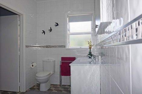 Photo of property in 24 Avenue North Road, Levin, 5510