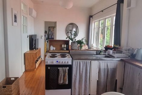 Photo of property in 11e Joan Street, Point Chevalier, Auckland, 1022