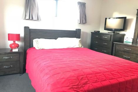 Photo of property in 35 Woolwich Close, Whitby, Porirua, 5024