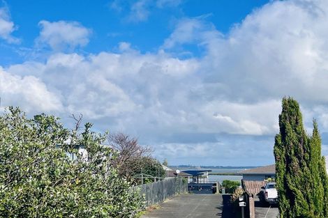 Photo of property in 5 Kopara Place, Clendon Park, Auckland, 2103