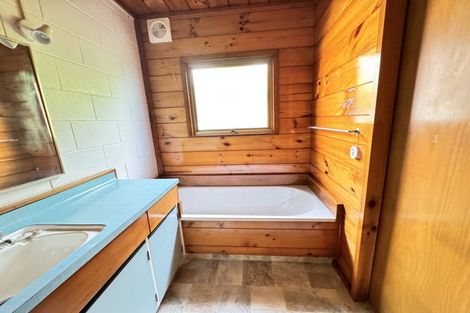 Photo of property in 12 Mellons Bay Road, Howick, Auckland, 2014