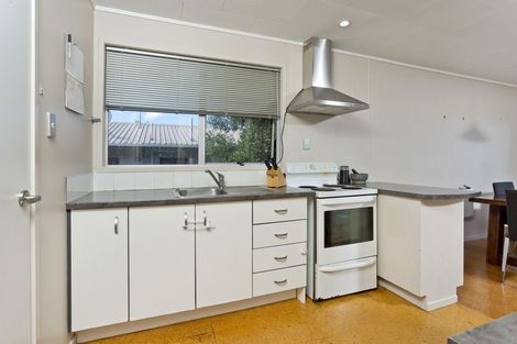 Photo of property in 1/244 East Coast Road, Forrest Hill, Auckland, 0620