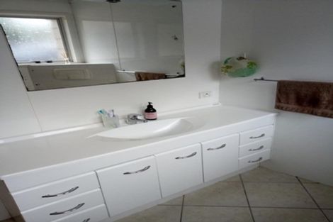 Photo of property in 20 Malmo Place, Massey, Auckland, 0614