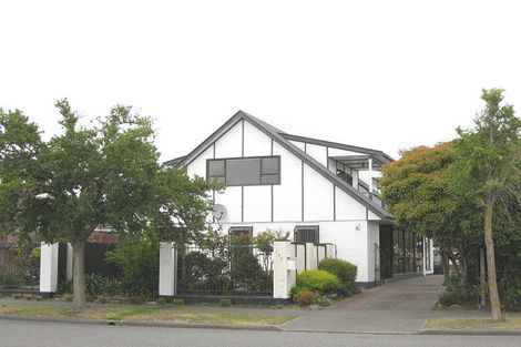 Photo of property in 133 Queenspark Drive, Parklands, Christchurch, 8083