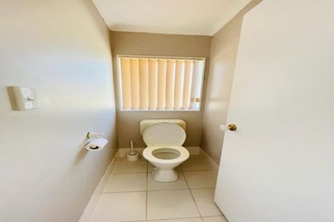 Photo of property in 15 Newbegin Place, Weymouth, Auckland, 2103