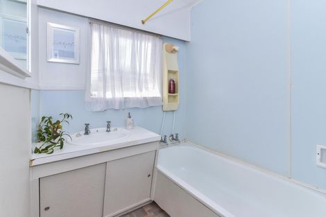 Photo of property in 2e Fraser Road, Papatoetoe, Auckland, 2025