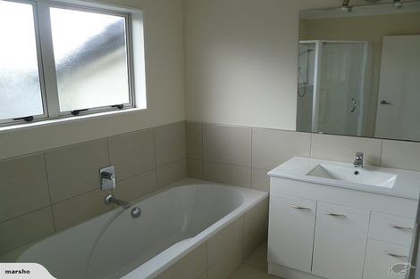 Photo of property in 24 Fairchild Avenue, Goodwood Heights, Auckland, 2105