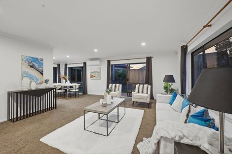 Photo of property in 35 Peninsula Road, Mangere, Auckland, 2022