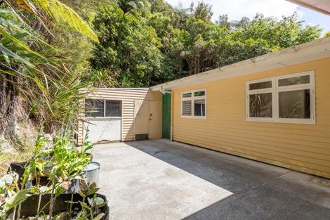 Photo of property in 142 Pinehaven Road, Pinehaven, Upper Hutt, 5019