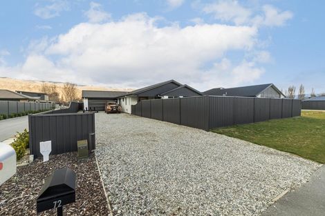 Photo of property in 72 Stratford Drive, Mount Pisa, Cromwell, 9383