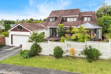 Photo of property in 28 Puawai Place, Northcote, Auckland, 0627
