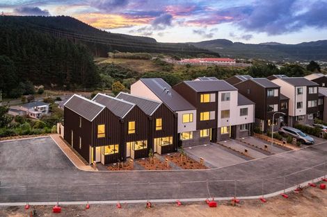 Photo of property in 92 Ara Paiwhenua, Tawa, Wellington, 5028