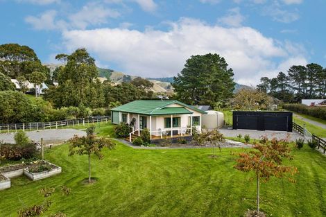 Photo of property in 140 School Road, Te Horo, Otaki, 5582