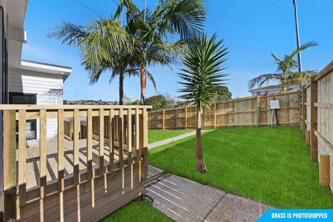Photo of property in 13 Cedar Heights Avenue, Massey, Auckland, 0614