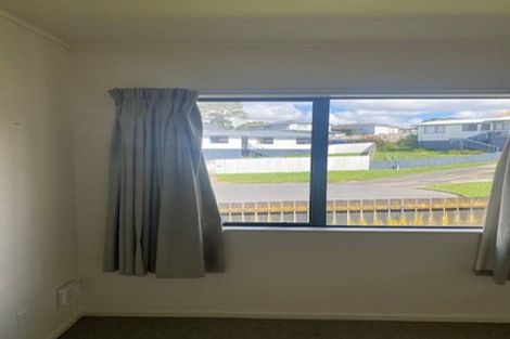 Photo of property in 3a Louise Place, West Harbour, Auckland, 0618