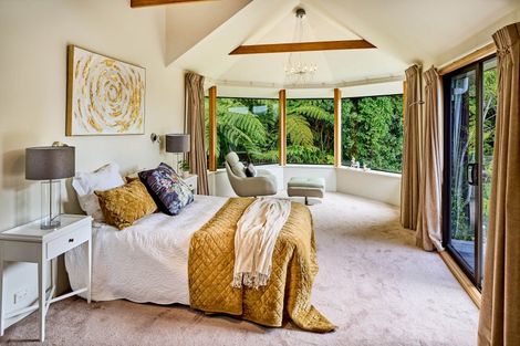 Photo of property in 9 Whiorau Grove, Lowry Bay, Lower Hutt, 5013