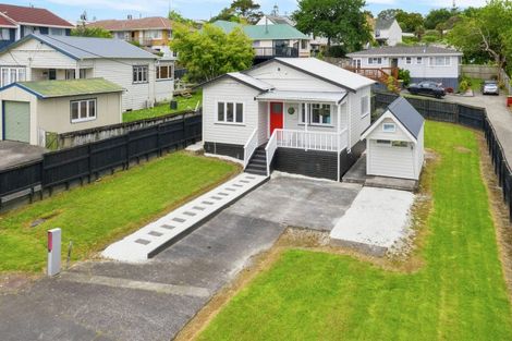 Photo of property in 4 Bowers Road, Glen Eden, Auckland, 0602