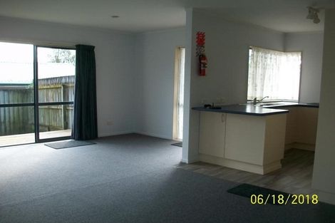 Photo of property in 1/10 Netherlands Avenue, Kelston, Auckland, 0602