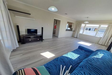 Photo of property in 3244a Great North Road, New Lynn, Auckland, 0600