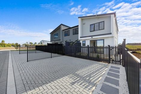 Photo of property in 8 Harikoa Way, Karaka, 2113