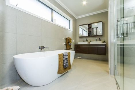 Photo of property in 1 Eric Farley Drive, Kumeu, 0810