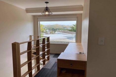 Photo of property in 6 Brydon Way, Paparangi, Wellington, 6037